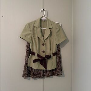 🐾 Studio I Light Sage Green Short Sleeve Suit: Size 8P 🐾